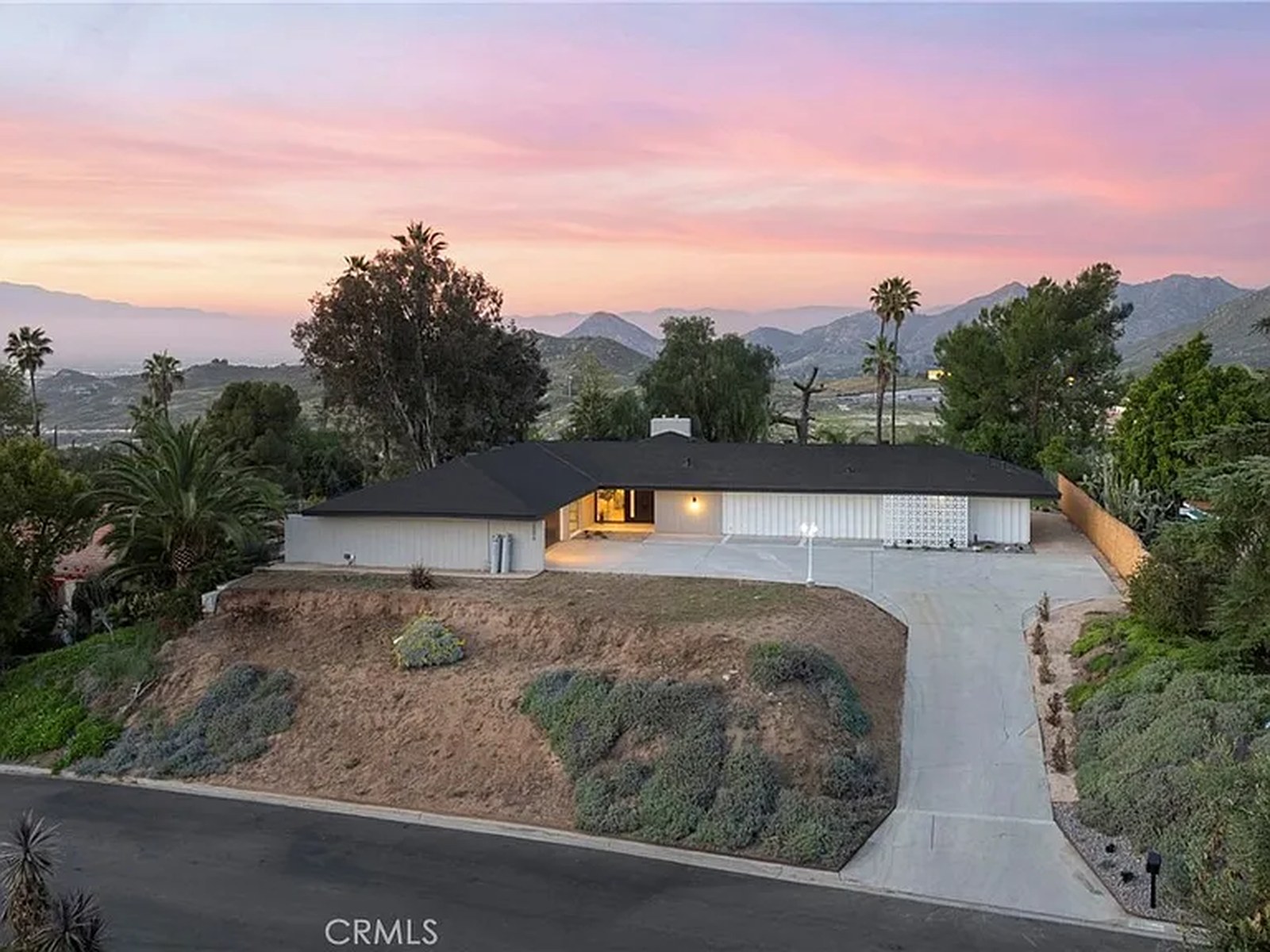Westpoint Drive – Riverside